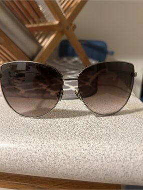 Women Gucci
MEDIUM CAT-EYE FRAME SUNGLASSES
